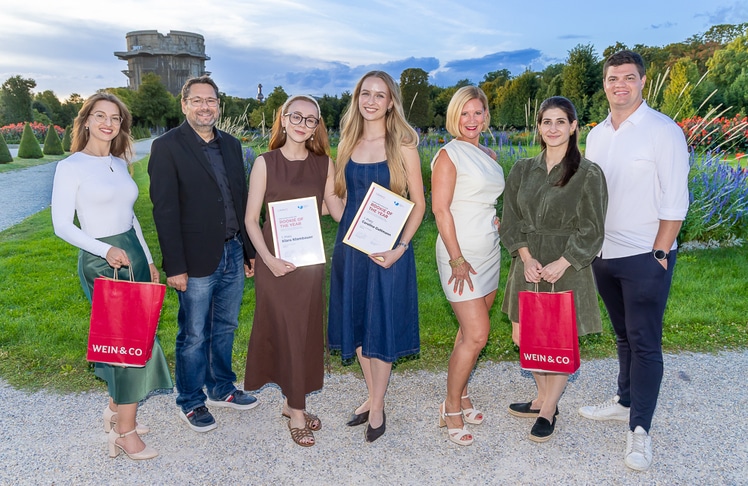 V.l.n.r.: Alexandra Nigl (Wein & Co), Helmut Kammerzelt (University of Applied Sciences St. Pölten), die Siegerinnen des Rookie-Projekts Klara Klambauer und Caroline Guttmann, DMVÖ-Präsidentin Alexandra Vetrovsky-Brychta, Claudia Kelz (Wein & Co) und Christoph Brenner (Domicom).