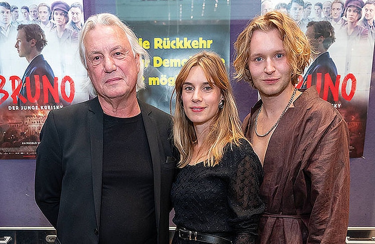 V.l.n.r.: Regisseur Harald Sicheritz mit den beiden Darsteller:innen Nils Arztmann und Maya Unger.