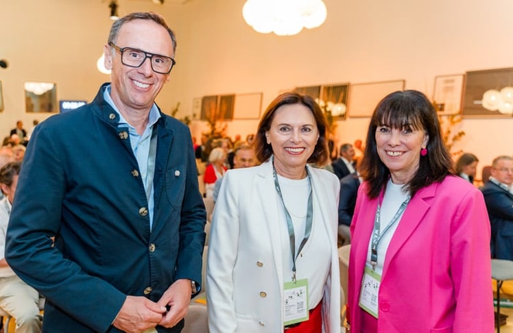 V.l.n.r: Jochen Danninger (WKÖ-Generalsekretär), Susanne Kraus-Winkler (Obfrau der WKÖ Bundessparte Tourismus und Freizeitwirtschaft) und Martha Schultz (WKÖ-Präsidentin) beim WKO Tourismus Summit © LEADERSNET/A. Rieck