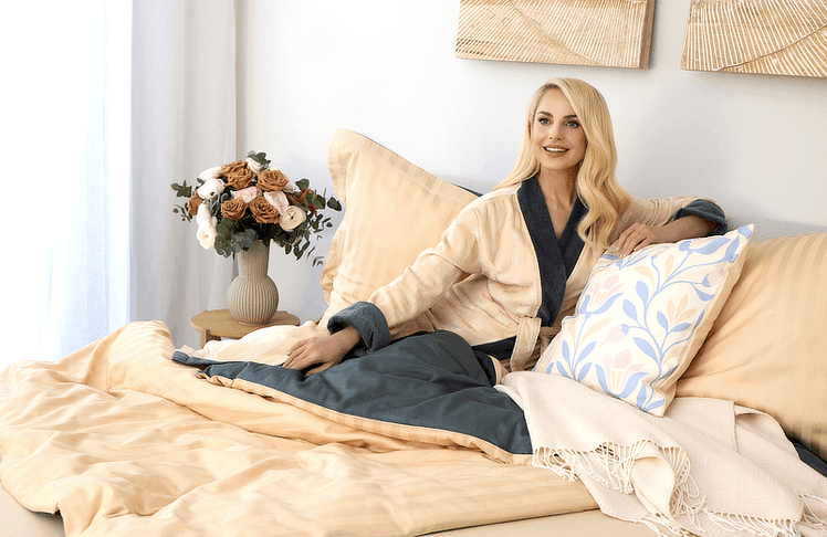 Die neue Home-Kollektion reicht von Satin-Bettwäsche über Frottierwaren bis zur Kuscheldecke.