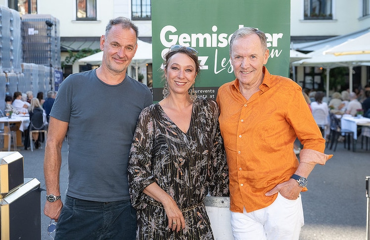 V.l.n.r.: Schauspieler Christian Dolezal, Schauspielerin Ursula Strauss und Gastgeber Ossi Schellmann.