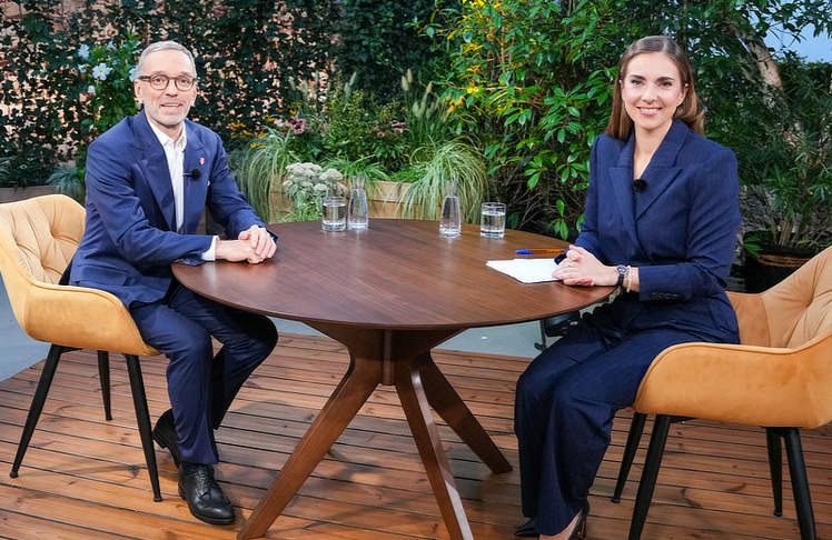 FPÖ-Bundesparteiobmann Herbert Kickl und Moderatorin Simone Stribl.