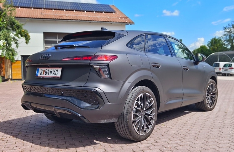 Trotz Sportback-Dachlinie bietet der Q3 auch im Fond ordentlich Platz.