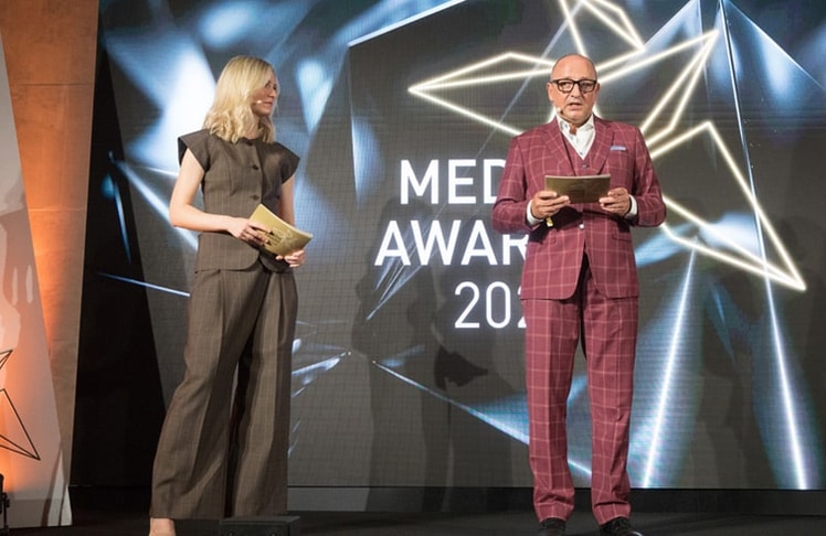 Moderatorin Tina Ritschl und Oliver Krainz, Präsident des Vereins Media Award