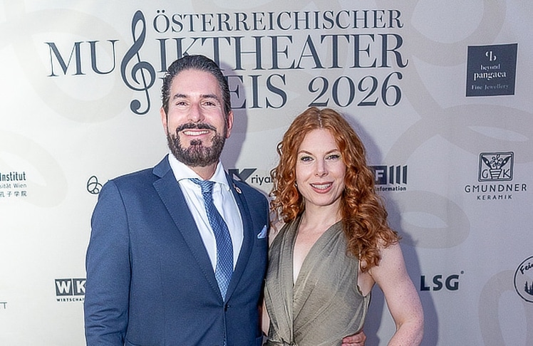 V.l.n.r.: Kammersänger und Intendant der Oper Burg Gars Clemens Unterreiner gemeinsam mit ORF-Moderatorin Teresa Vogl 