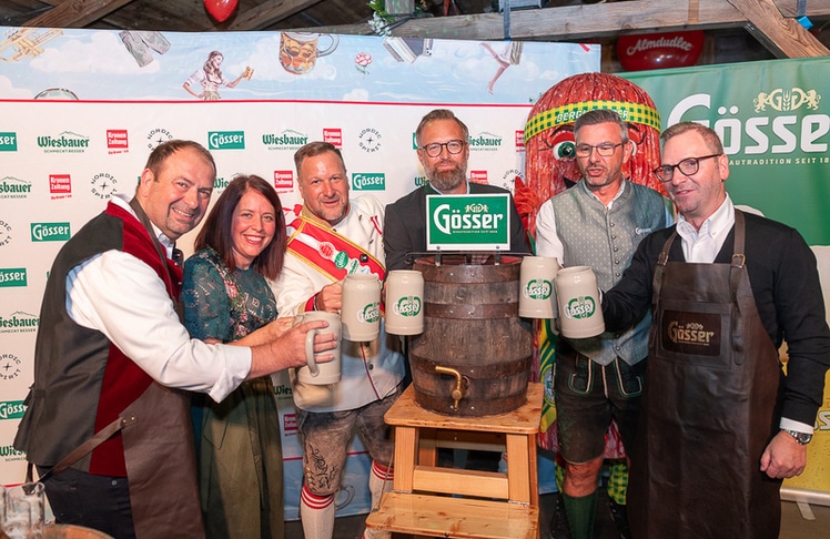 V.l.n.r.: Alexander Nikolai (Bezirksvorsteher, Leopoldstadt), Kathrin Brandtner (Marketingleitung, Wiesbauer), Johann Pittermann (Geschäftsführer, Wiener Kaiser Wiesn), Bernhard Mitteröcker (Verkaufsdirektor Gastronomie Region Ost, Gösser), Didi Sollak und Roland Schmid (Eigentümer und CEO, IMMOunited).